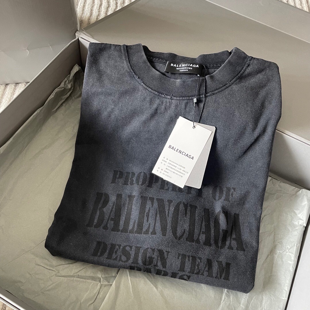 P239 Balenciaga Distressed Lettering T-Shirt