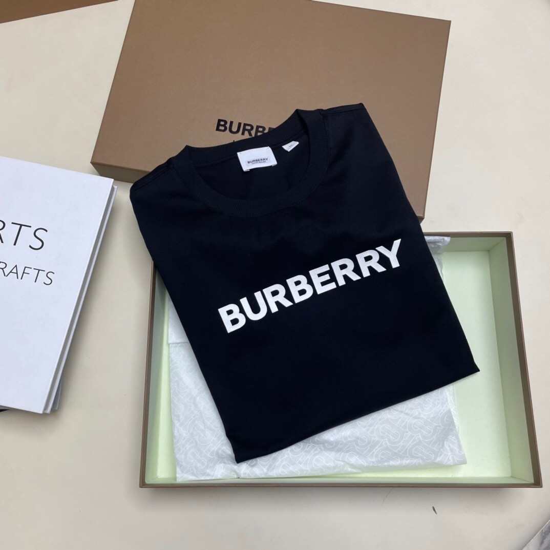P209 Burberry Letter-Print T-Shirt - Black