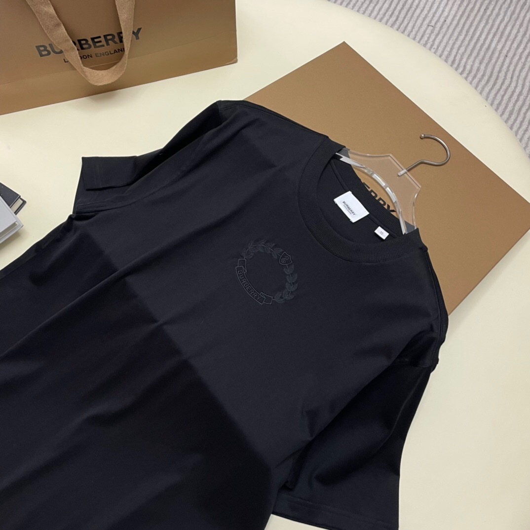 P219 Burberry Oak-Leaf Embroidered T-Shirt - Black