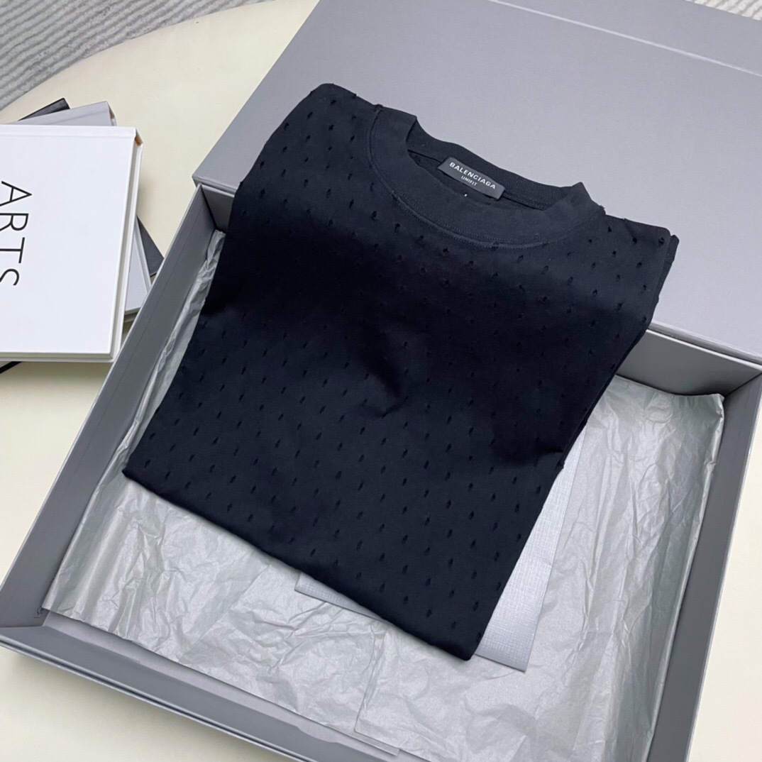 P229 Balenciaga BA All-Over Distressed-Hole T-Shirt