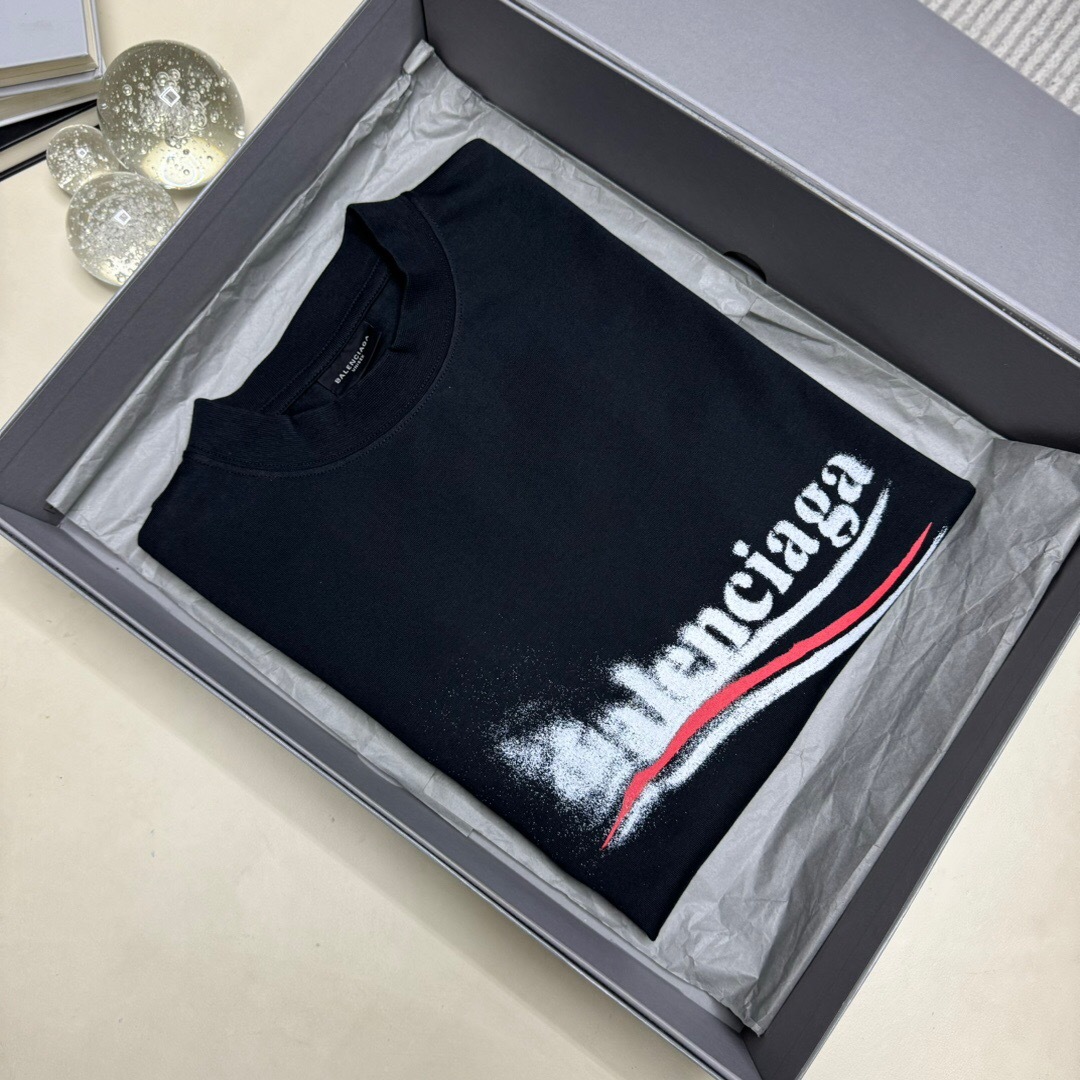 P219 Balenciaga Blurred Cola Letter-Print T-Shirt - Black