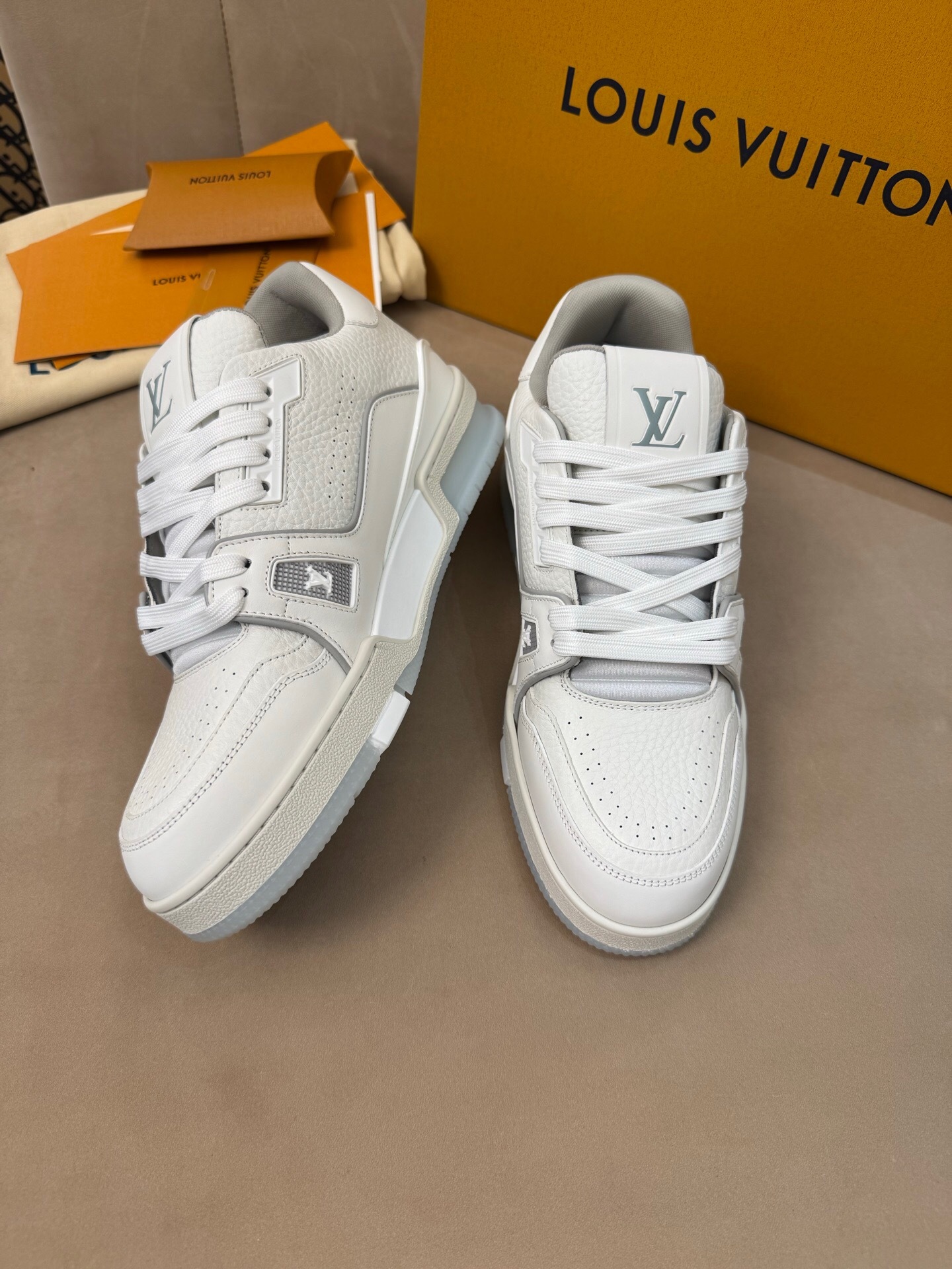 P699 Trainer Classic Sneakers - White