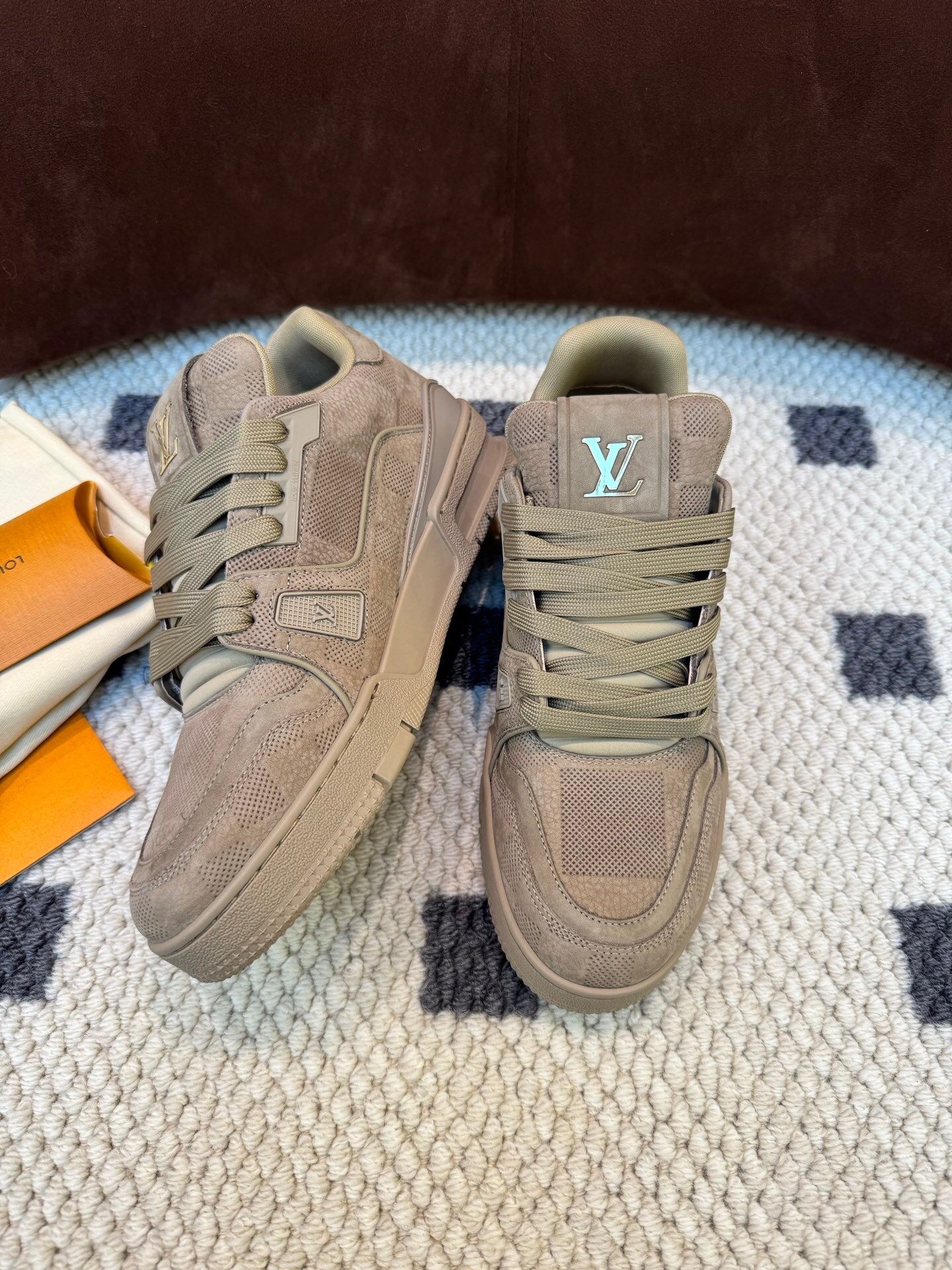 P699 Classic Sneakers - Khaki