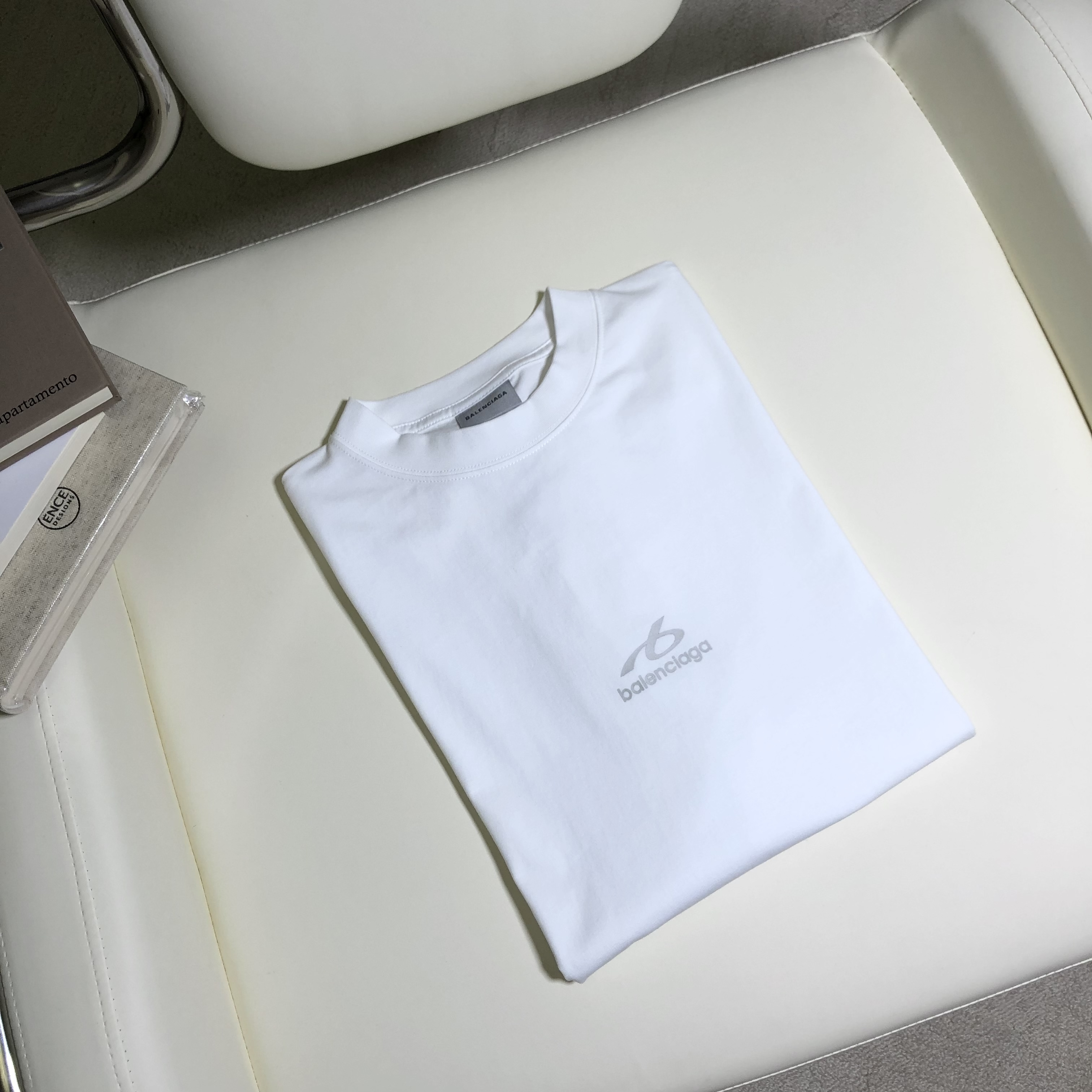 P229 Curved-Line Transfer Print T-Shirt - White