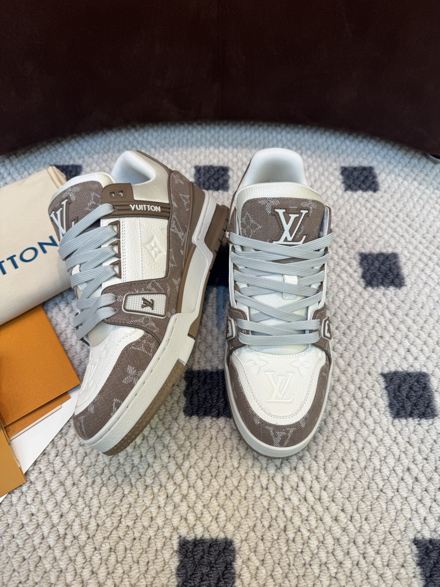 P699 Classic Sneakers - Light Coffee Brown