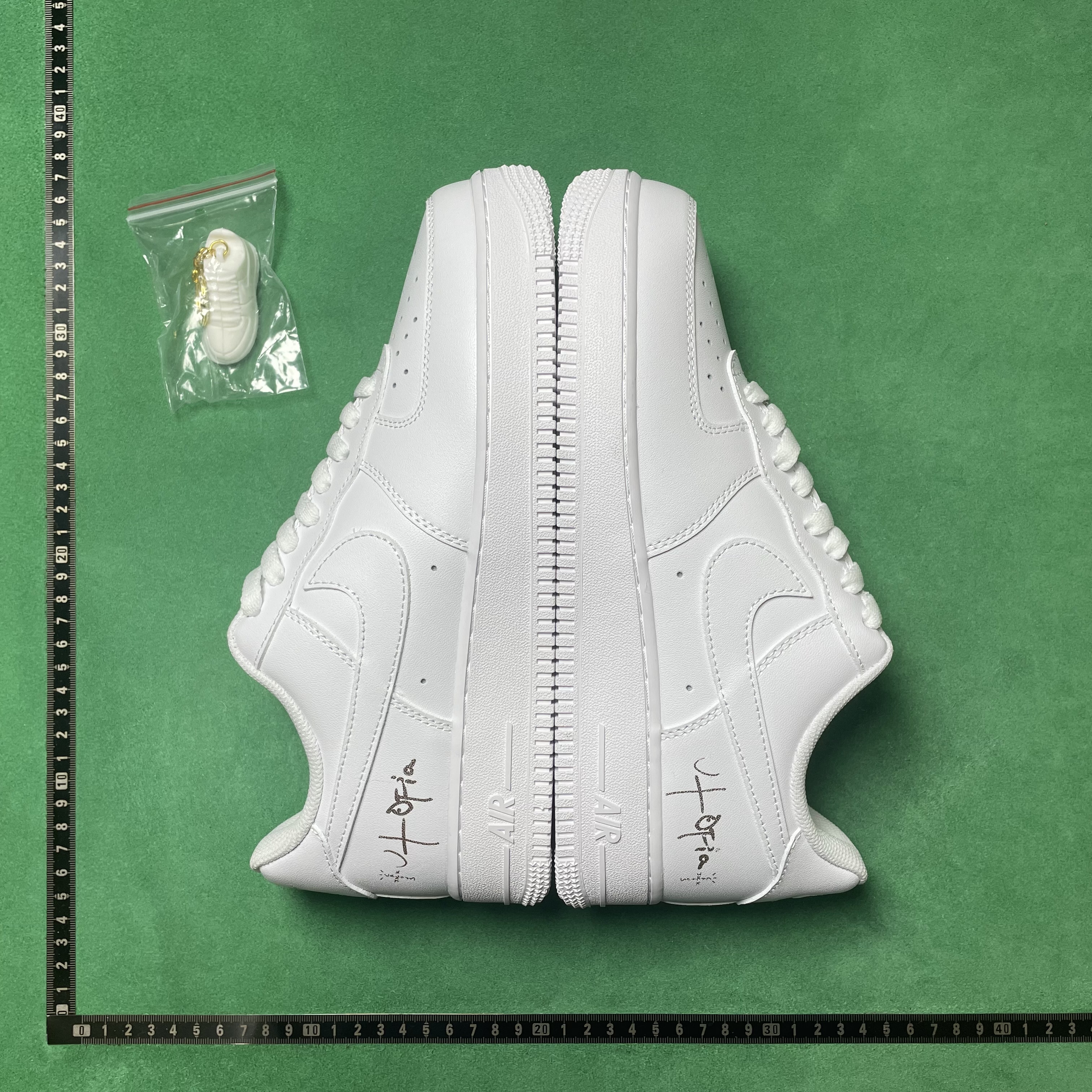 DC Batch Travis Scott x Nike Air Force 1 Utopia Men's Low-Top Sneakers - White