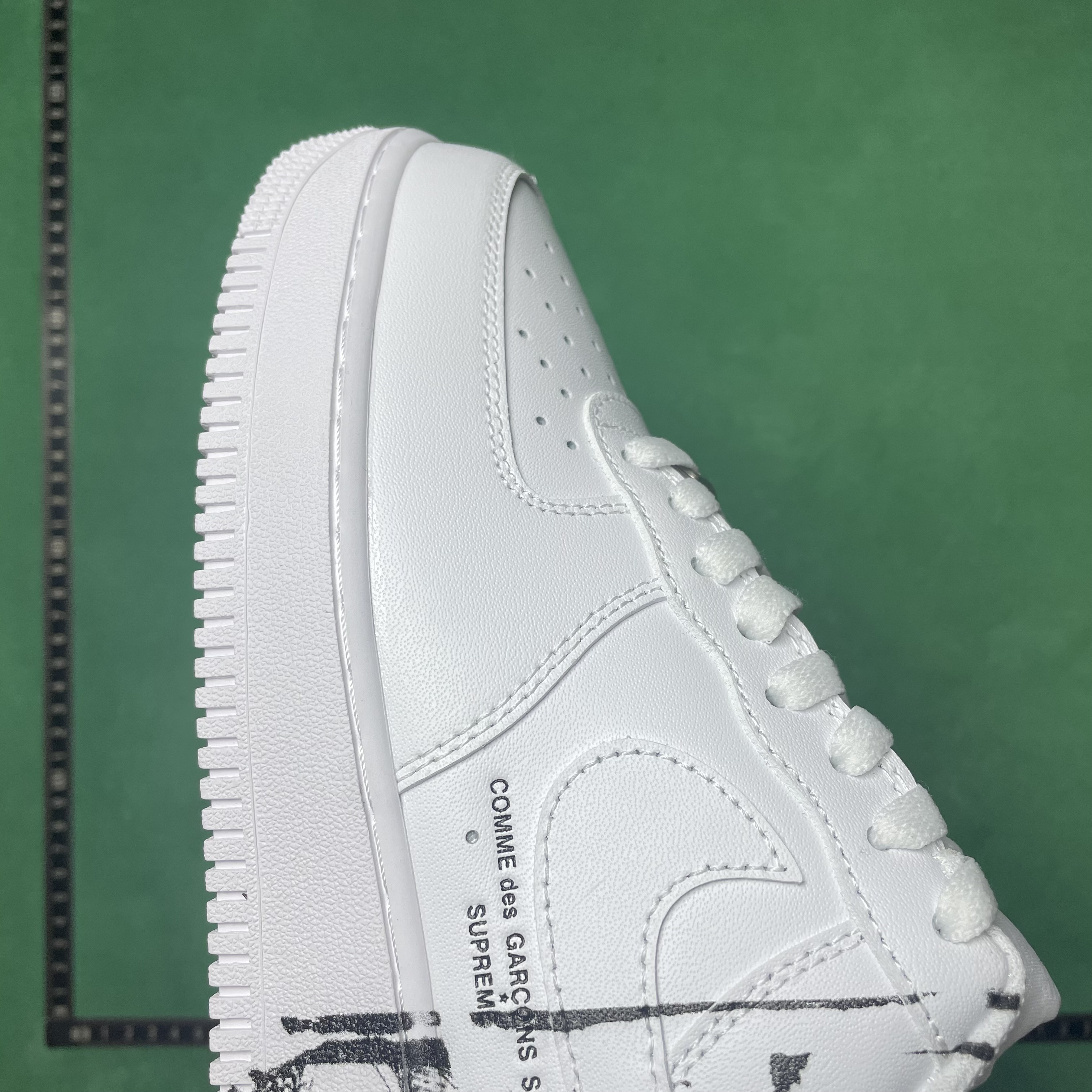 23$ DC Batch CDG x Supreme x Nike Air Force 1 Supreme Comme des Garcons Shirt 皮革 圆头系带  板鞋 男款 白黑#1.6 · image 13