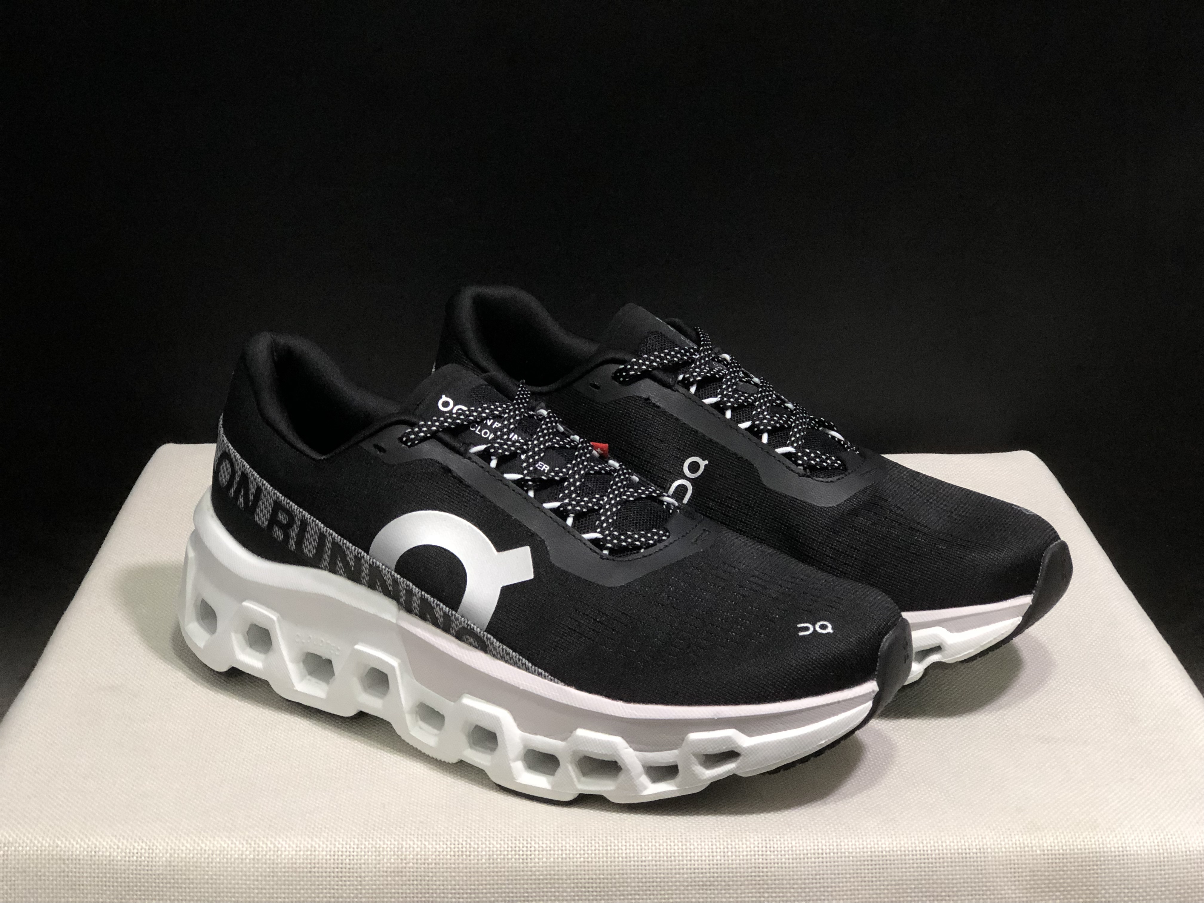 On Cloudmonster 2 - Black/White - Size 36–45