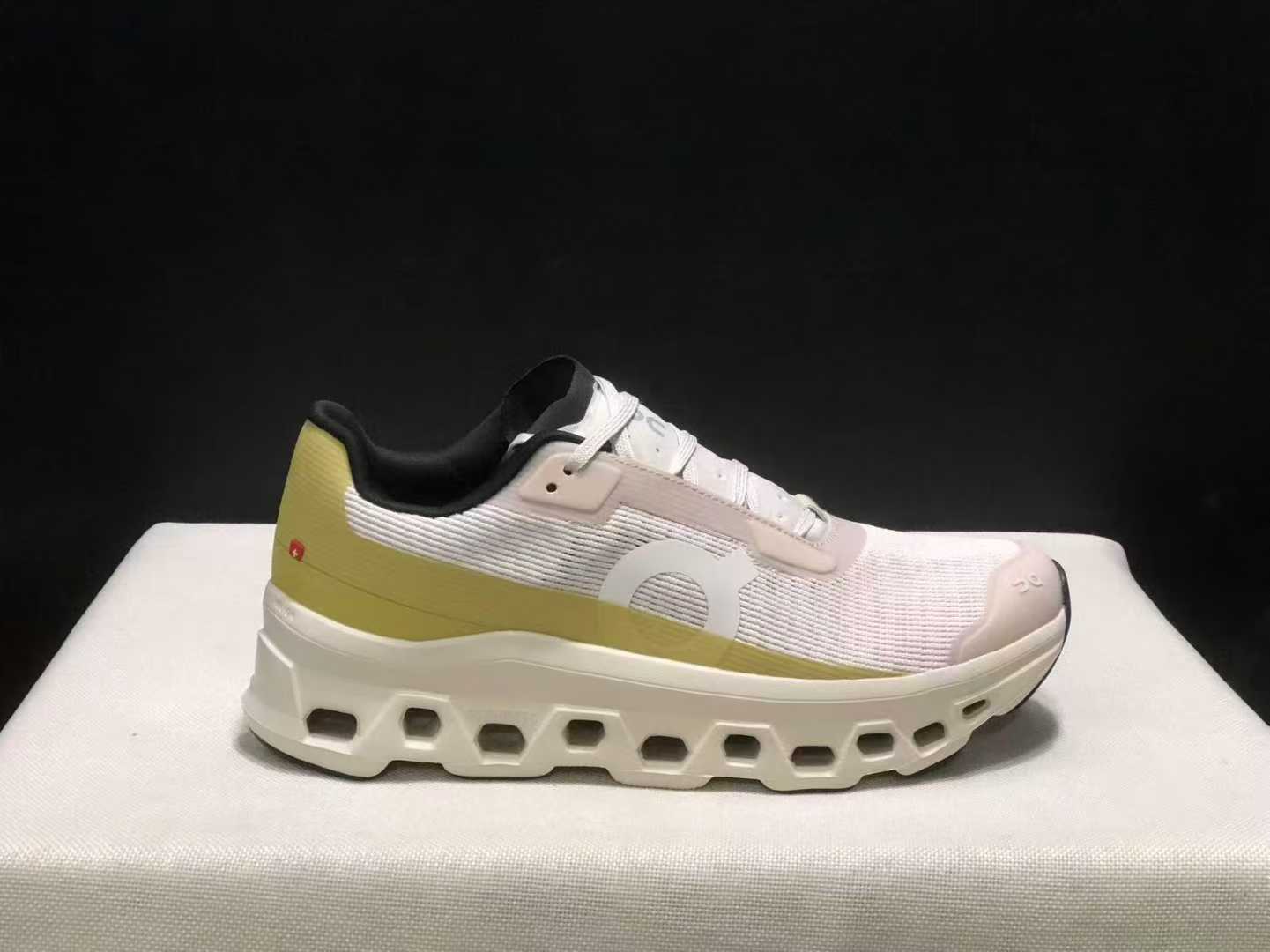 On Cloudmonster Void - Light Grey/Green - Size 36–45