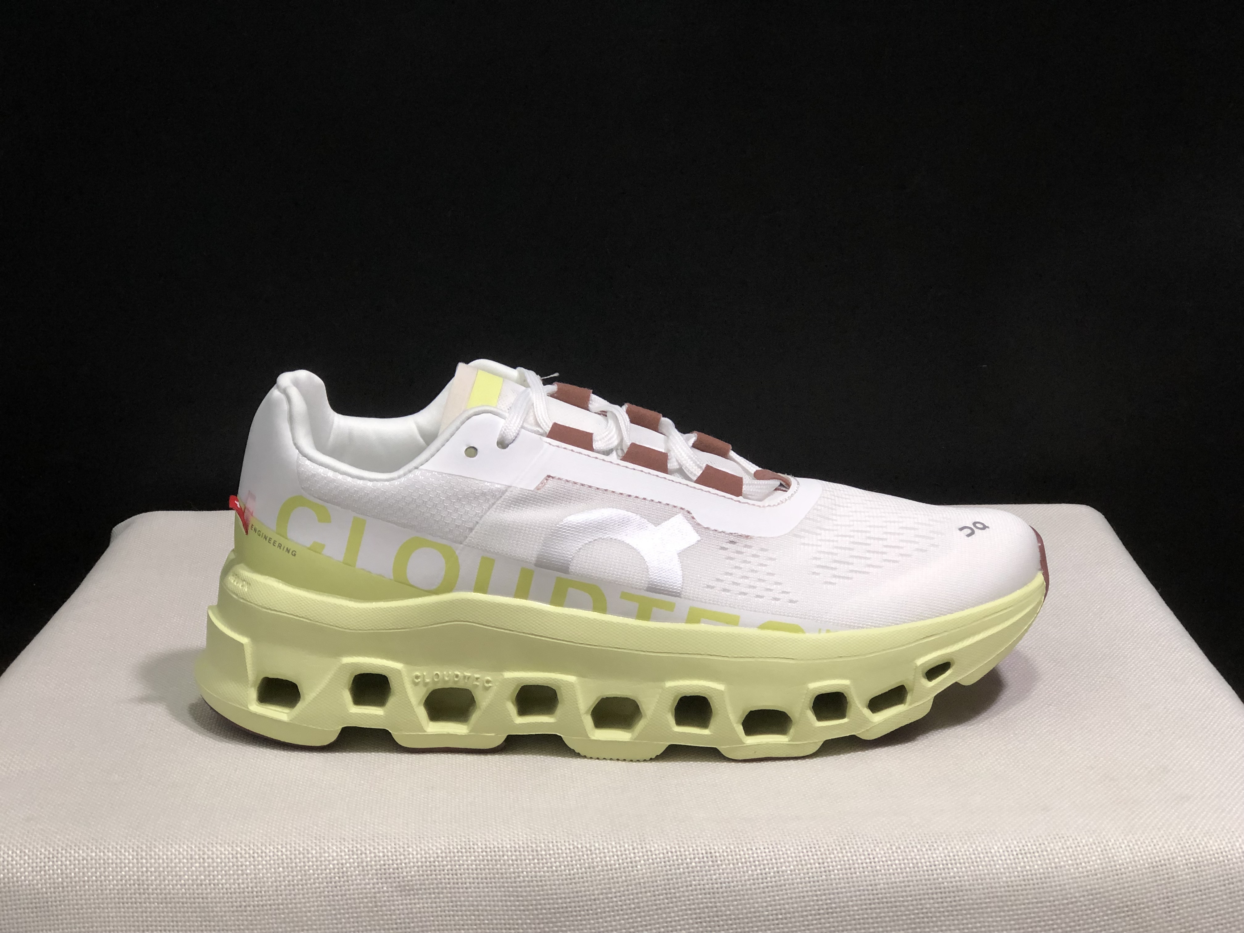 ON Cloudmonster小怪兽一代洋槐黄 36-45 · image 7