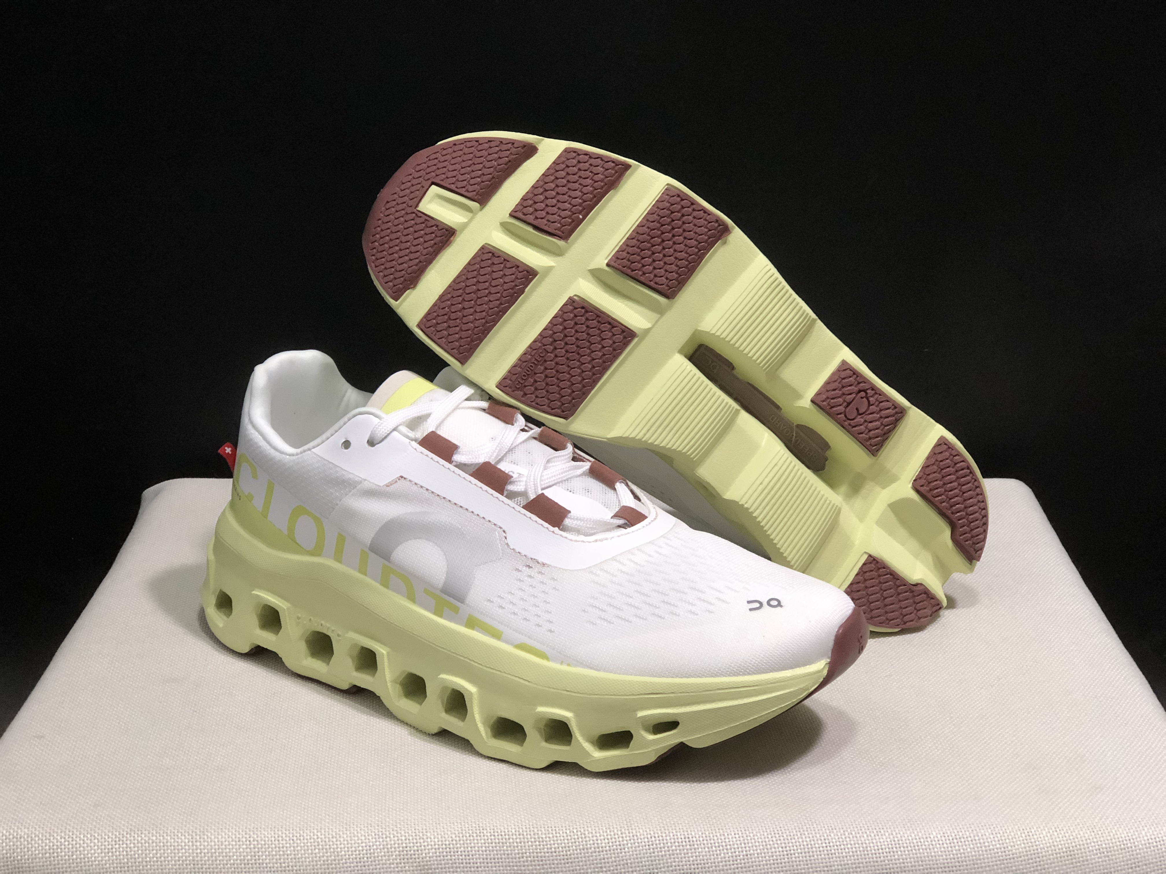 ON Cloudmonster小怪兽一代洋槐黄 36-45 · image 5