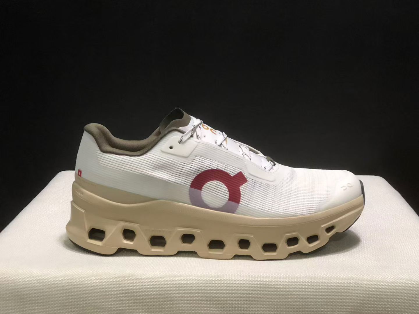ON昂跑cloudmonster Void 马年限定36--45小怪兽系列 · image 6