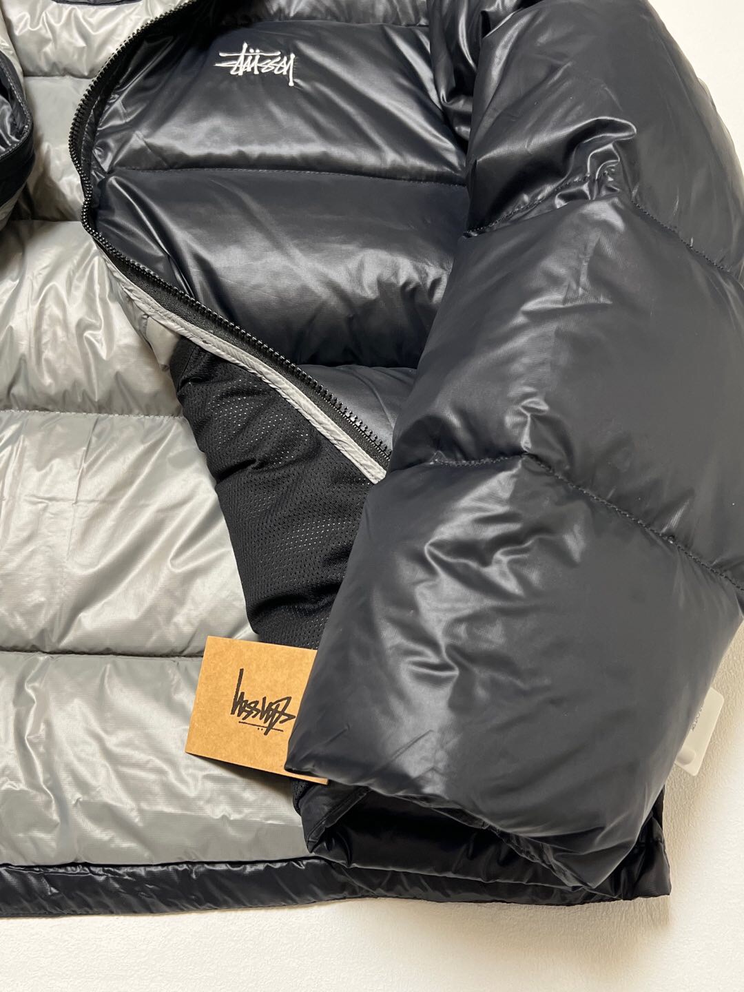 P879  Stussy down jacket · image 5